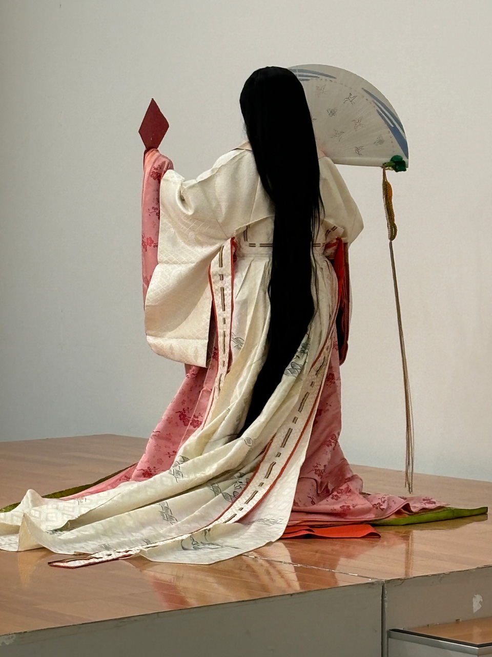 東京富士美術館・開館40周年記念　「源氏物語 THE TALE OF GENJI」展　復元装束による「打出」の再現展示に協力いたします