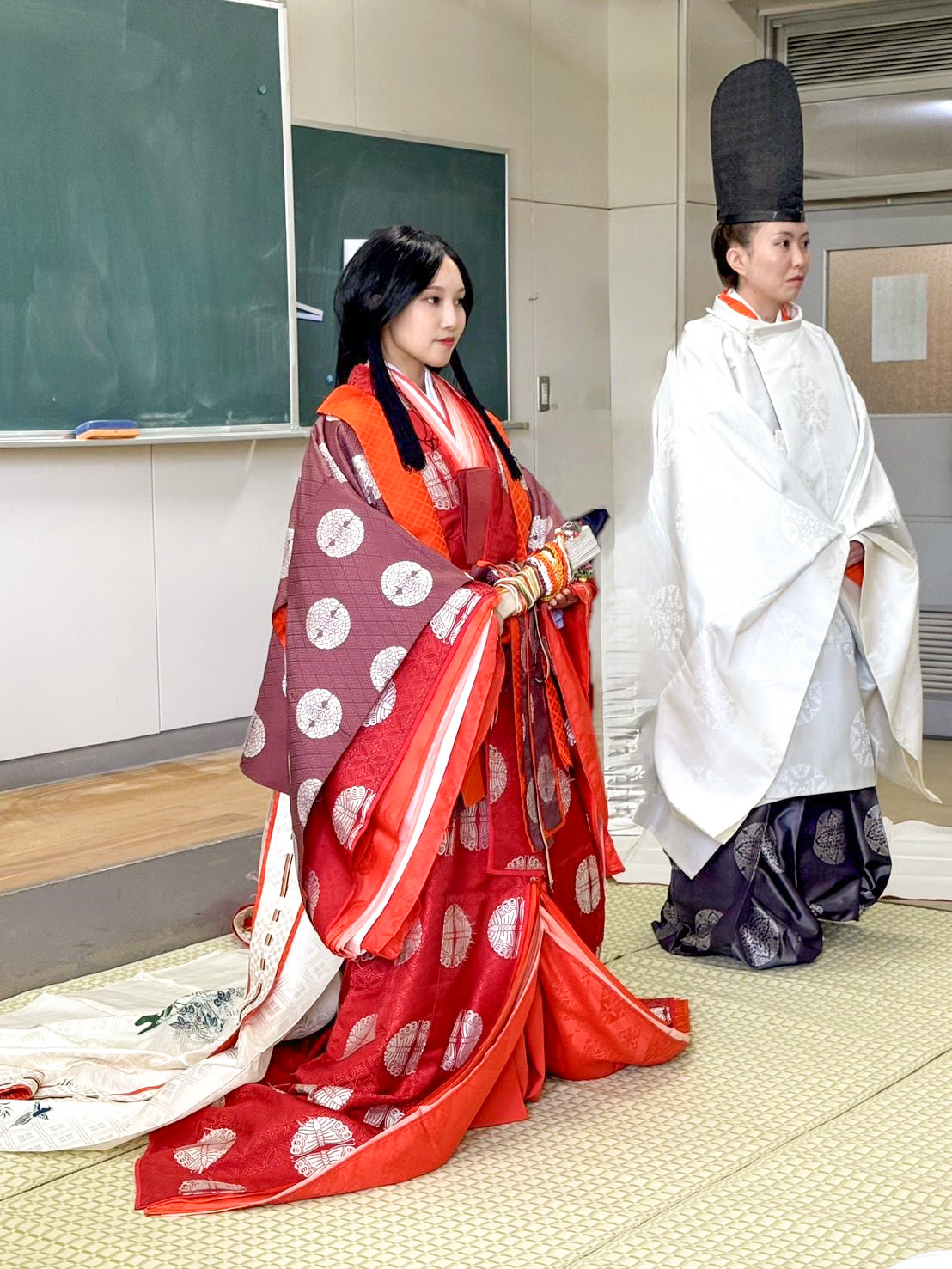 愛知サマーセミナー2025『十二単の着付けを見て学ぶ源氏物語の世界』開催！
