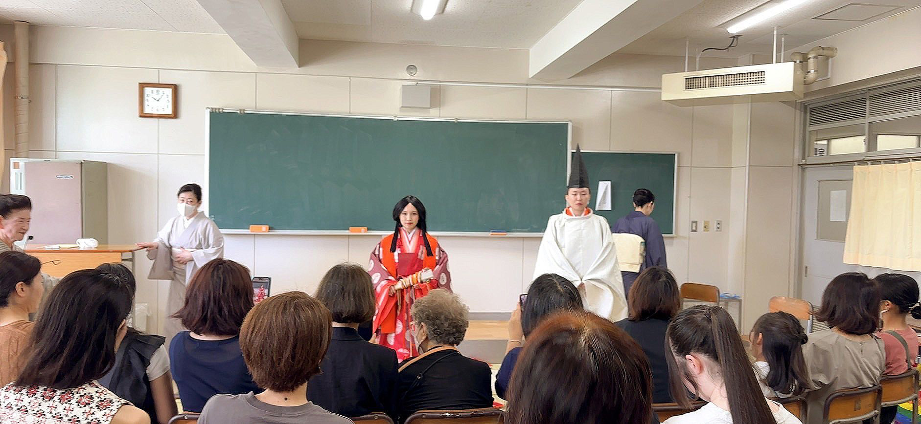 愛知サマーセミナー2025『十二単の着付けを見て学ぶ源氏物語の世界』開催！
