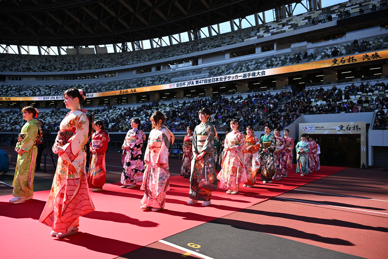 皇后杯 JFA 第47回全日本女子サッカー選手権大会決勝 振袖でおもてなし協力！