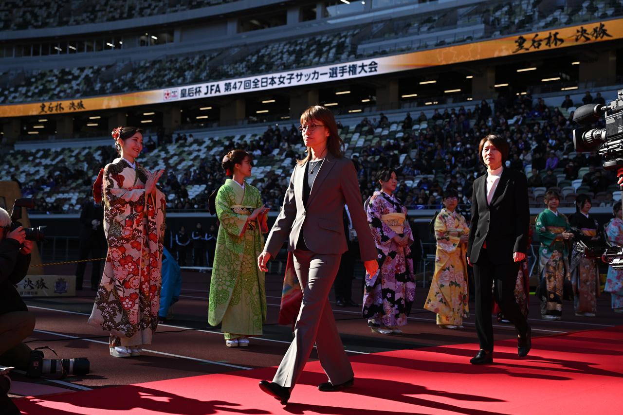 皇后杯 JFA 第47回全日本女子サッカー選手権大会決勝 振袖でおもてなし協力！