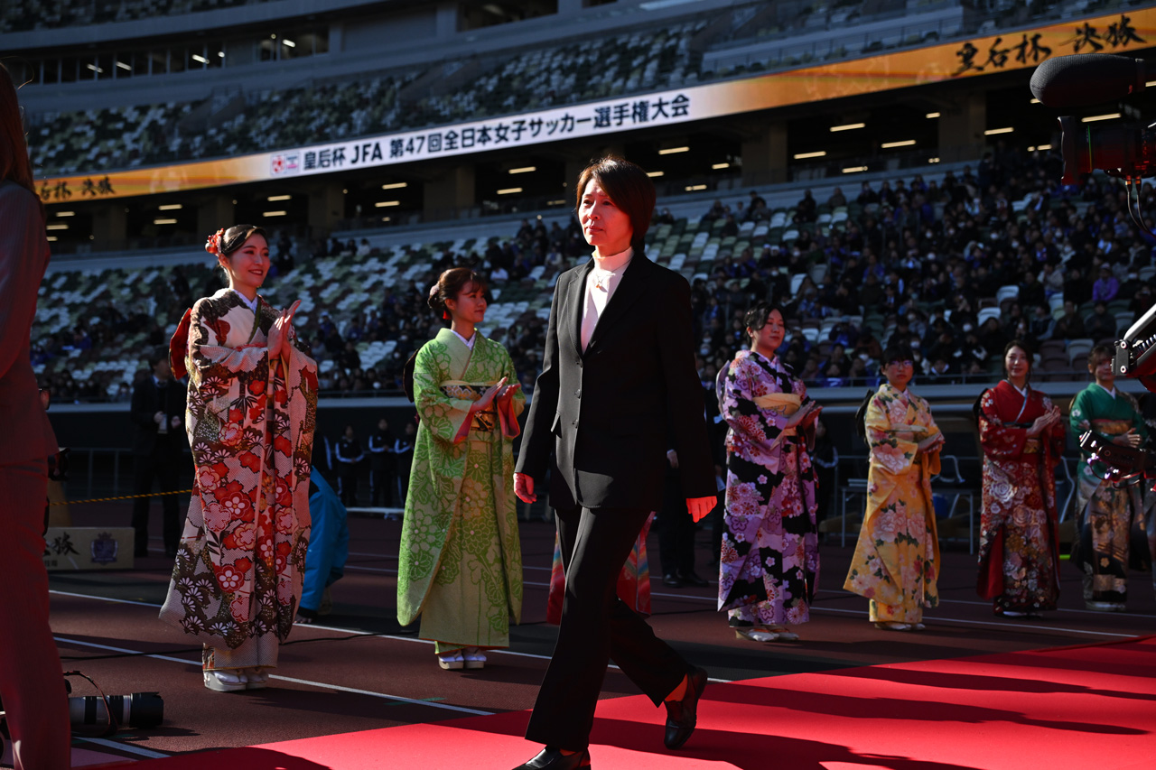 皇后杯 JFA 第47回全日本女子サッカー選手権大会決勝 振袖でおもてなし協力！