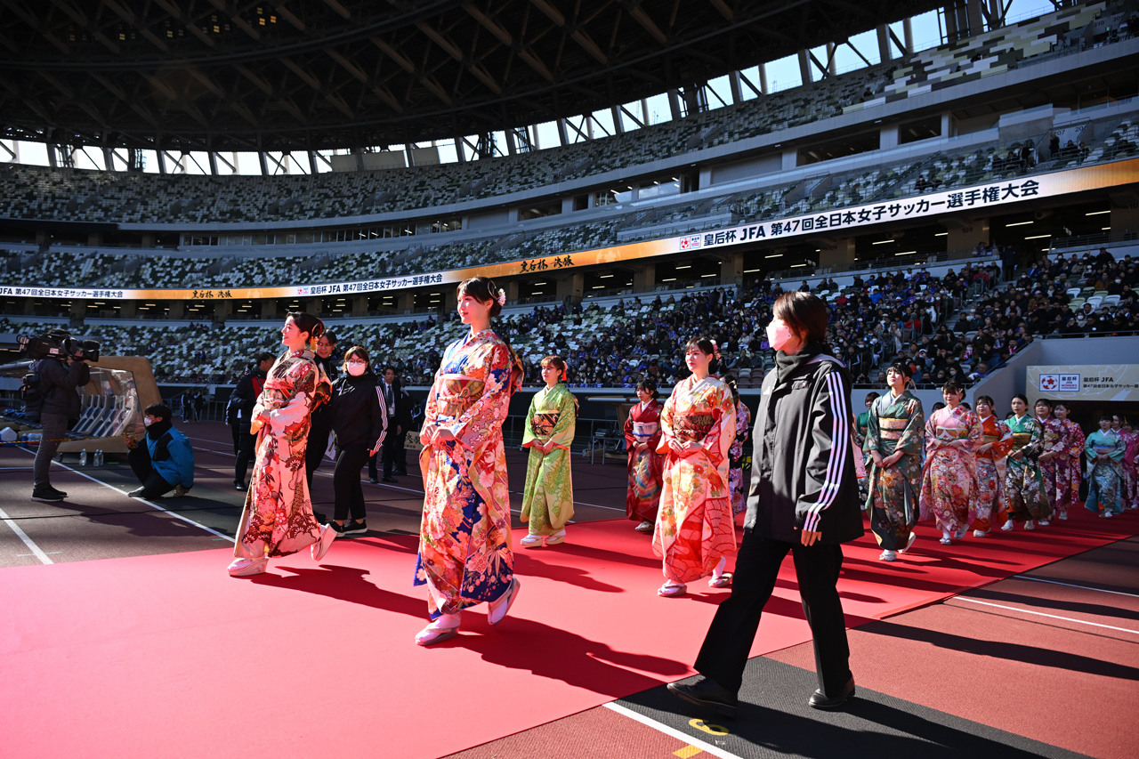 皇后杯 JFA 第47回全日本女子サッカー選手権大会決勝 振袖でおもてなし協力！