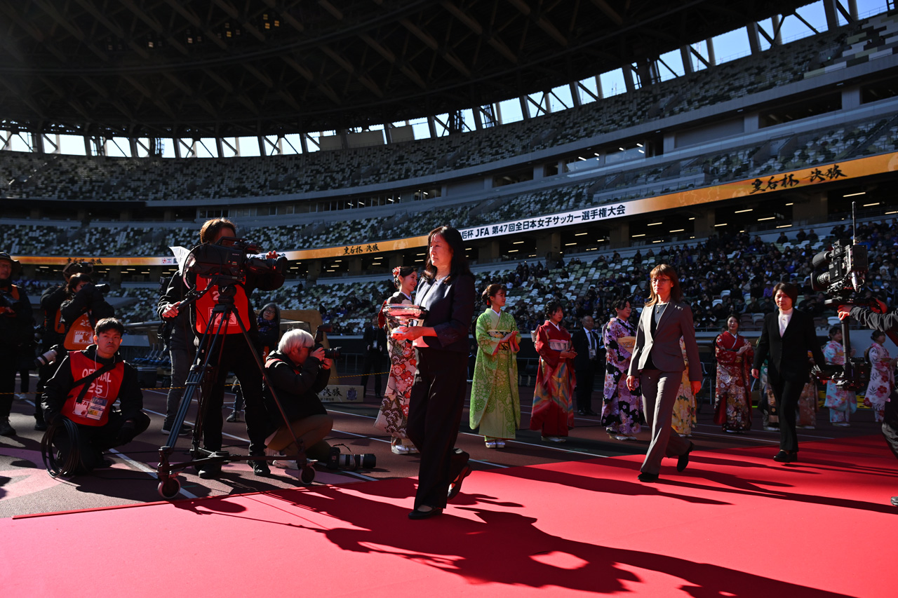 皇后杯 JFA 第47回全日本女子サッカー選手権大会決勝 振袖でおもてなし協力！