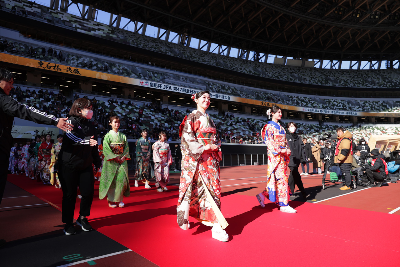 皇后杯 JFA 第47回全日本女子サッカー選手権大会決勝 振袖でおもてなし協力！