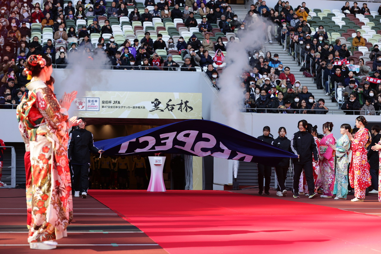 皇后杯 JFA 第47回全日本女子サッカー選手権大会決勝 振袖でおもてなし協力！