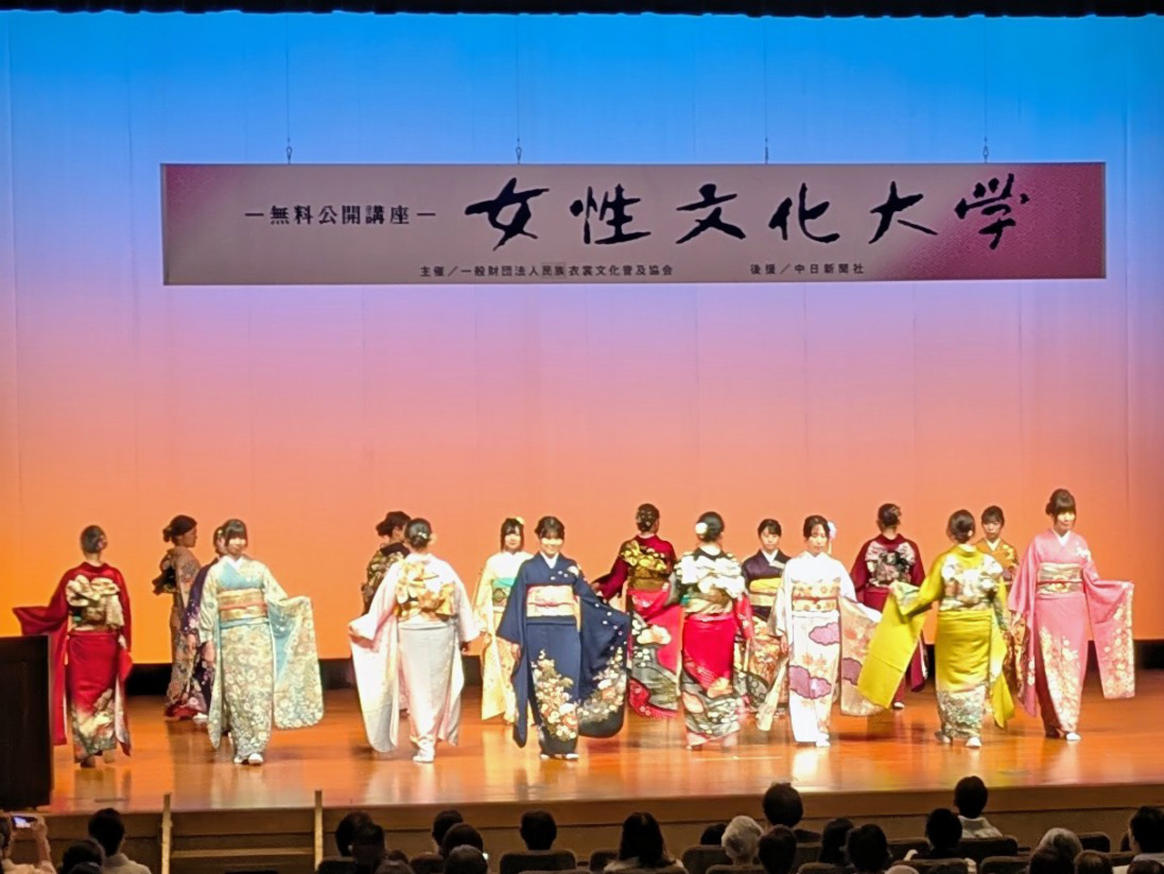 無料公開講座「女性文化大学・発表会」を岐阜で開催