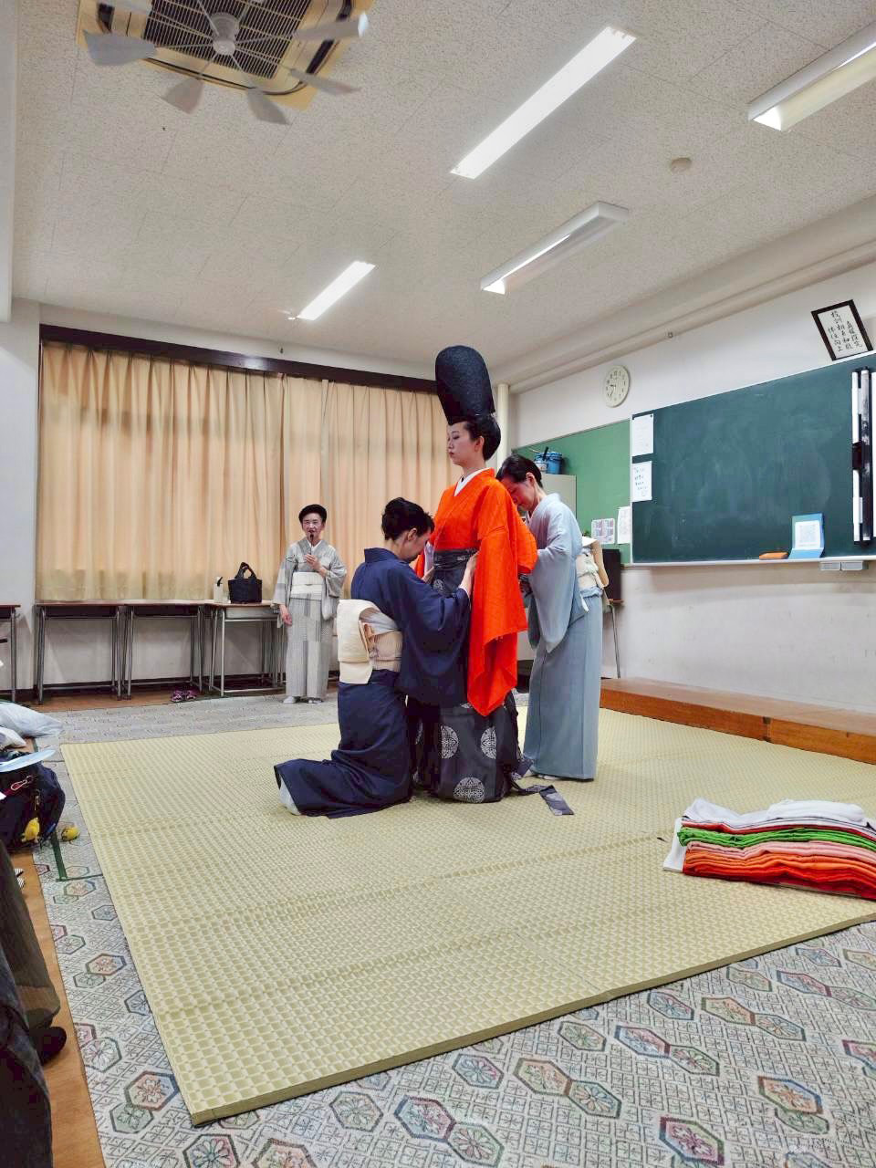 愛知サマーセミナー「本物の十二単!教室で見た平安時代」開催
