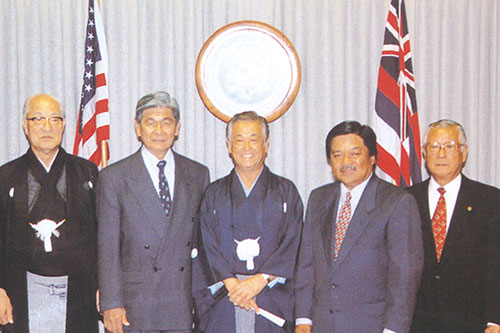 左より石川忠氏、ジョージ・有吉氏、家元、ベンジャミン・カエタノ
・ハワイ州知事、アルバート・宮里氏
