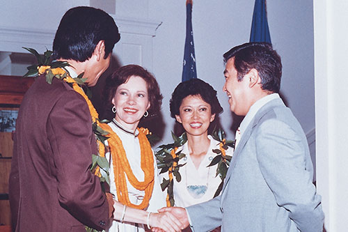 左よりジョージ・有吉ハワイ州知事、カーター米大統領夫人、
有吉夫人、家元